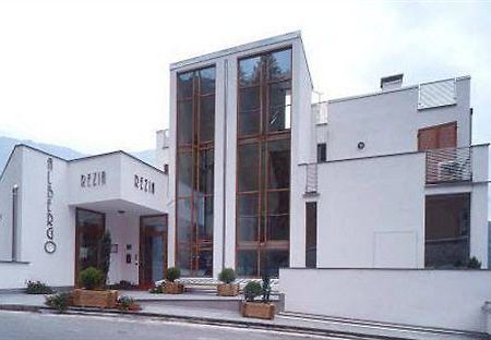 Hotel Rezia Sondalo Bagian luar foto