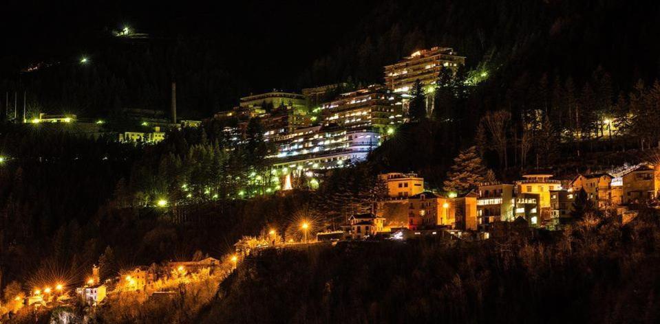 Hotel Rezia Sondalo Bagian luar foto